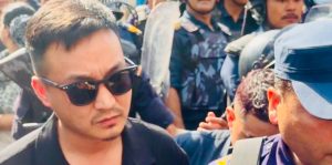 बालाजु प्रहरी कार्यालय पुगे पूर्वगृहमन्त्री गुरुङ